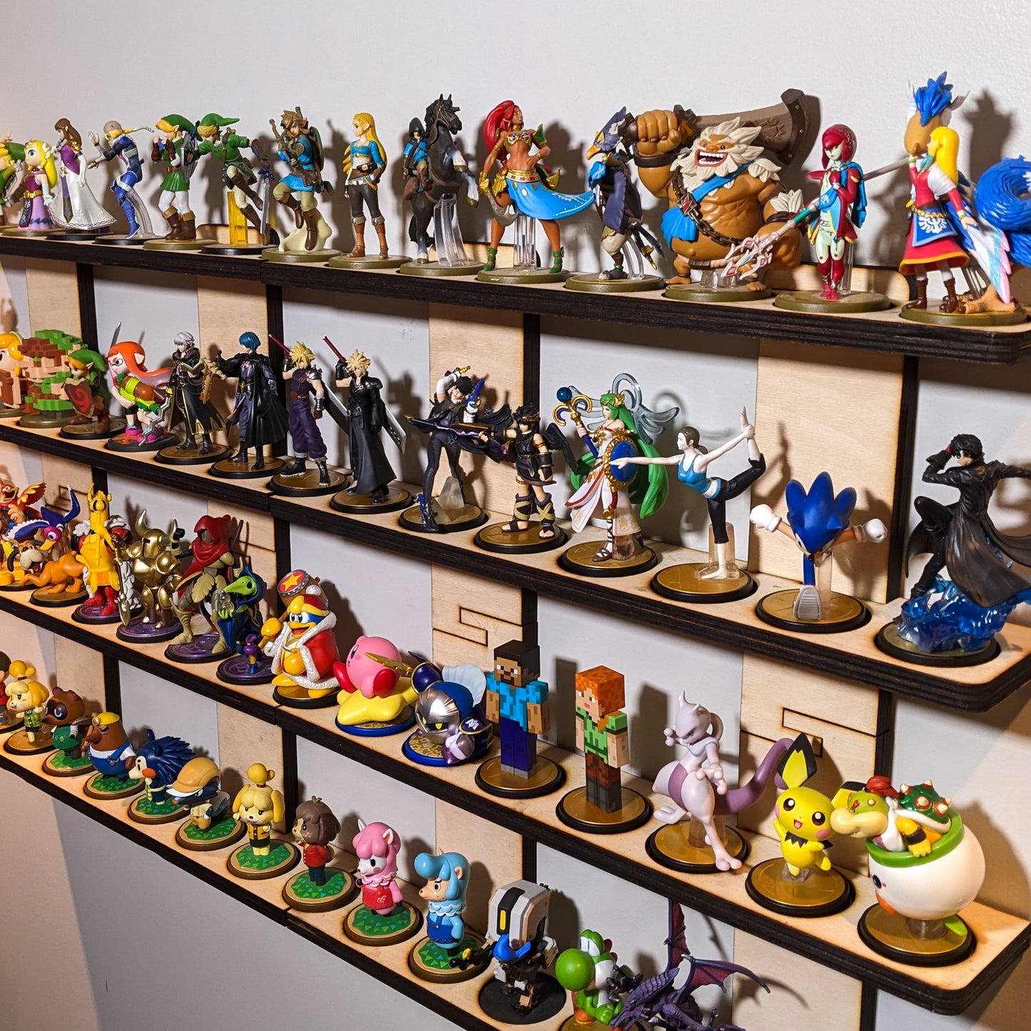 Amiibo Stand - 60 Flat Wall Shelf